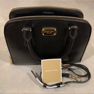Michael KORS black leather purse - Like New!